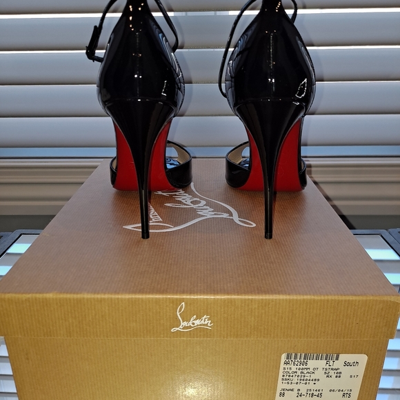Christian Louboutin Senora black patent leather t-strap sandal size 40 - Picture 4 of 5